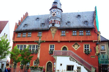 36 Ochsenfurt_Main-Rathaus mit Lanzentuermchen